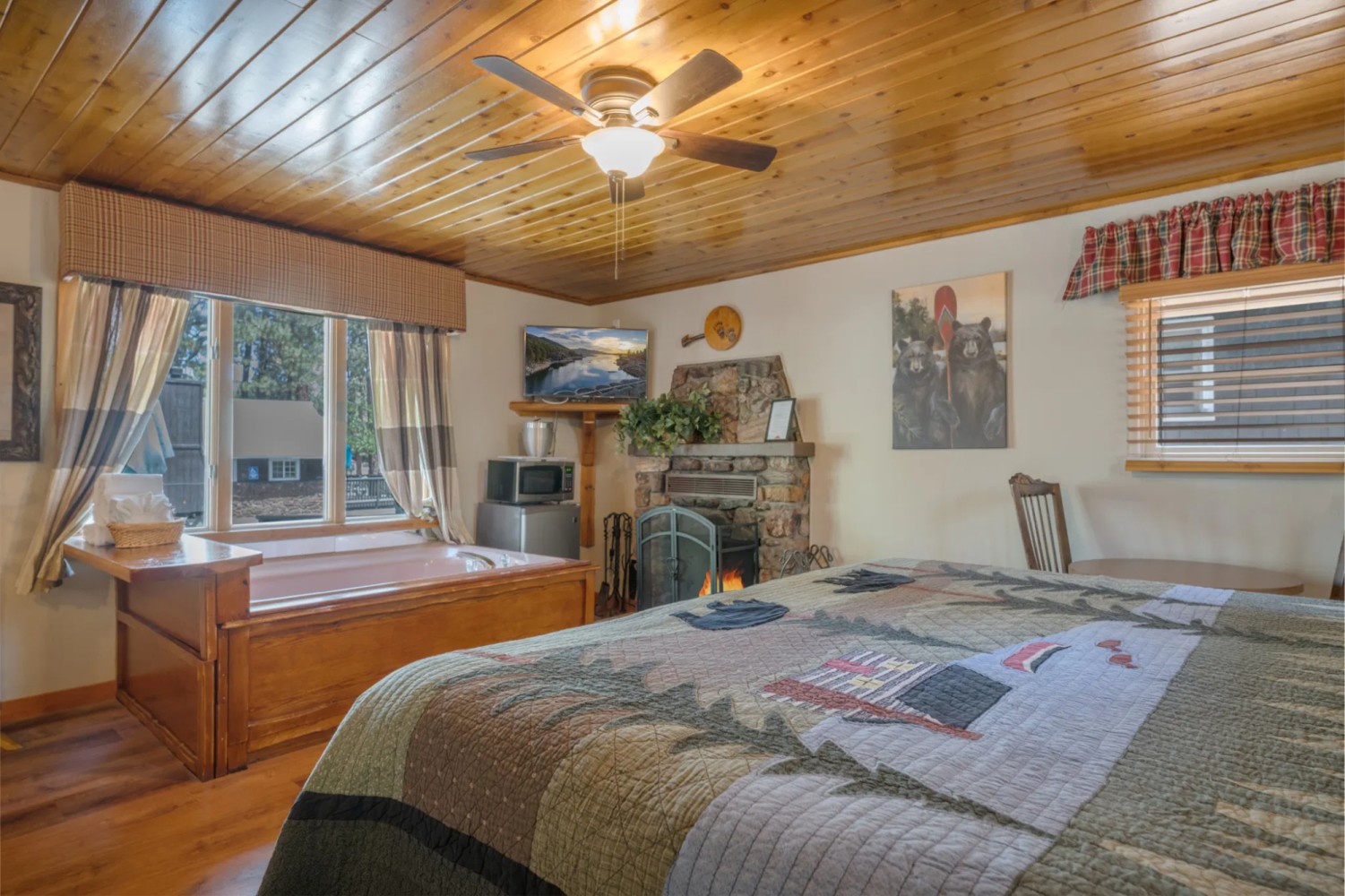 Belclare Cabin interior at The Burgundy — view 3