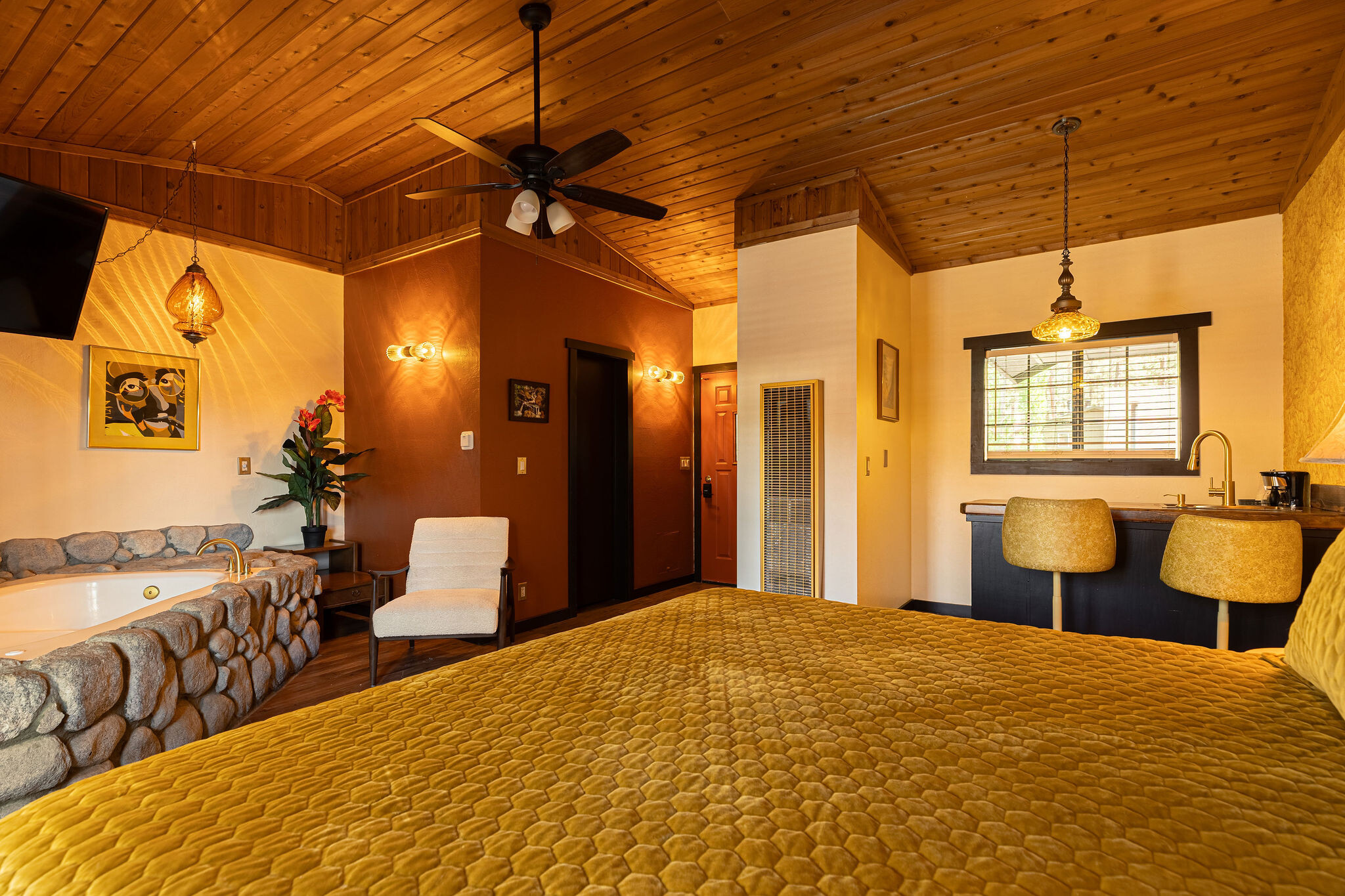 Wide cabin great room — works as breakout space