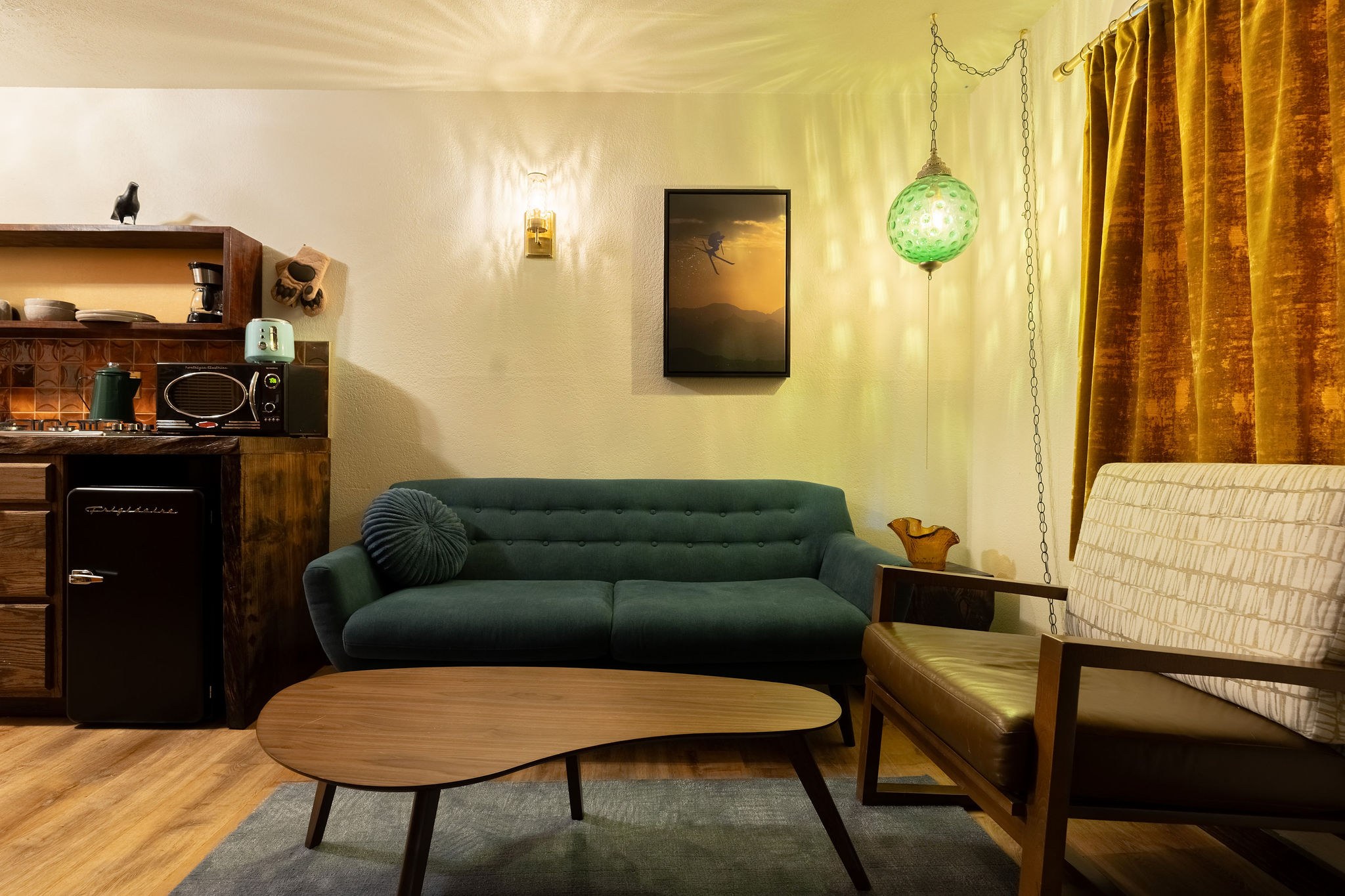 1 Bedroom w/ Kitchen interior at The Burgundy — view 5