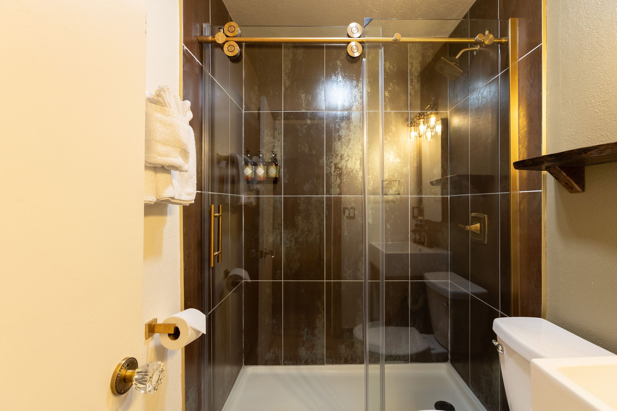 2 Bedroom w/ Kitchen interior at The Burgundy — view 2