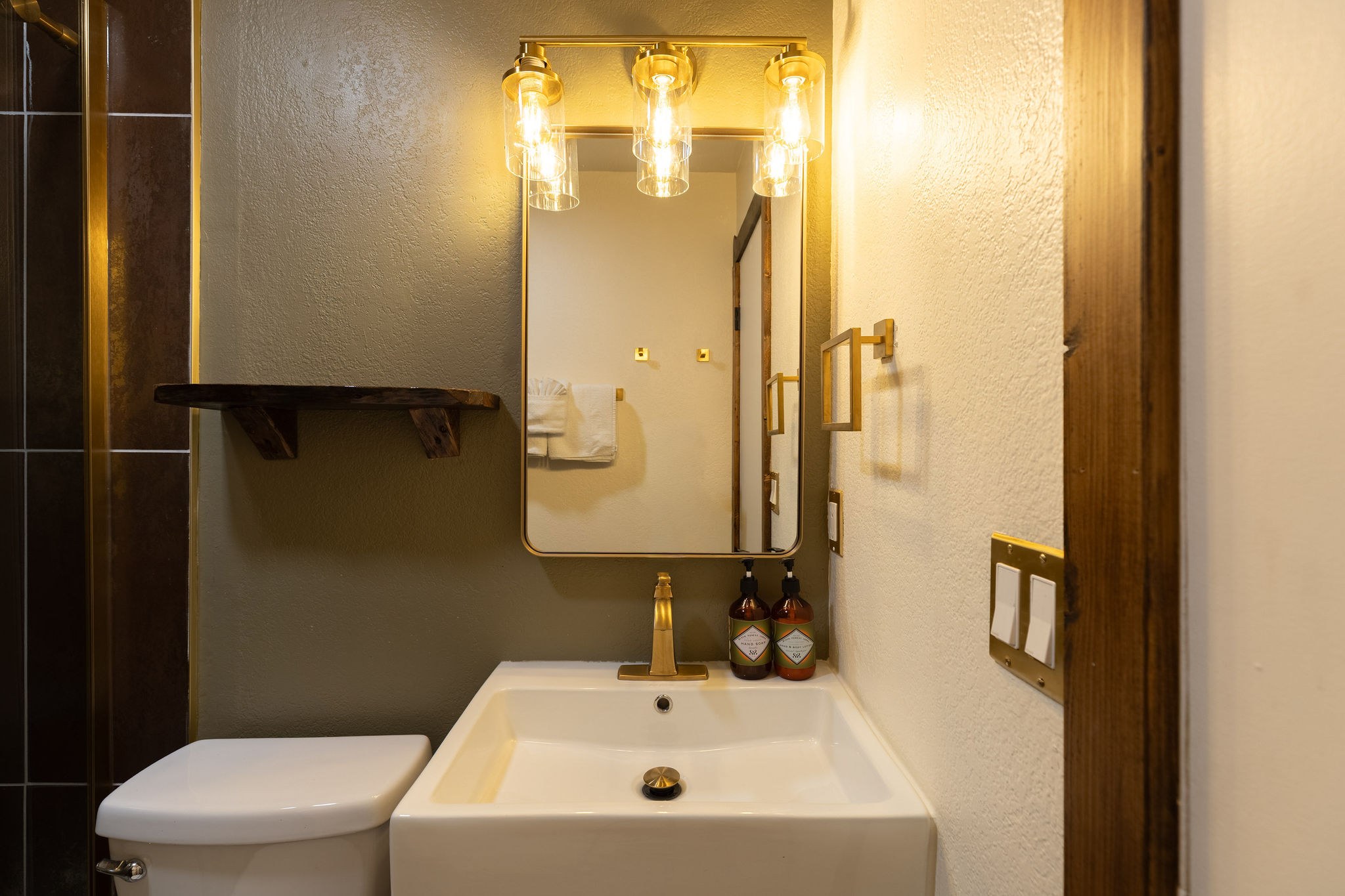 2 Bedroom w/ Kitchen interior at The Burgundy — view 3